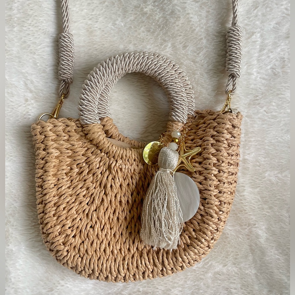 Woven Handbag with Tassel Accents 💛